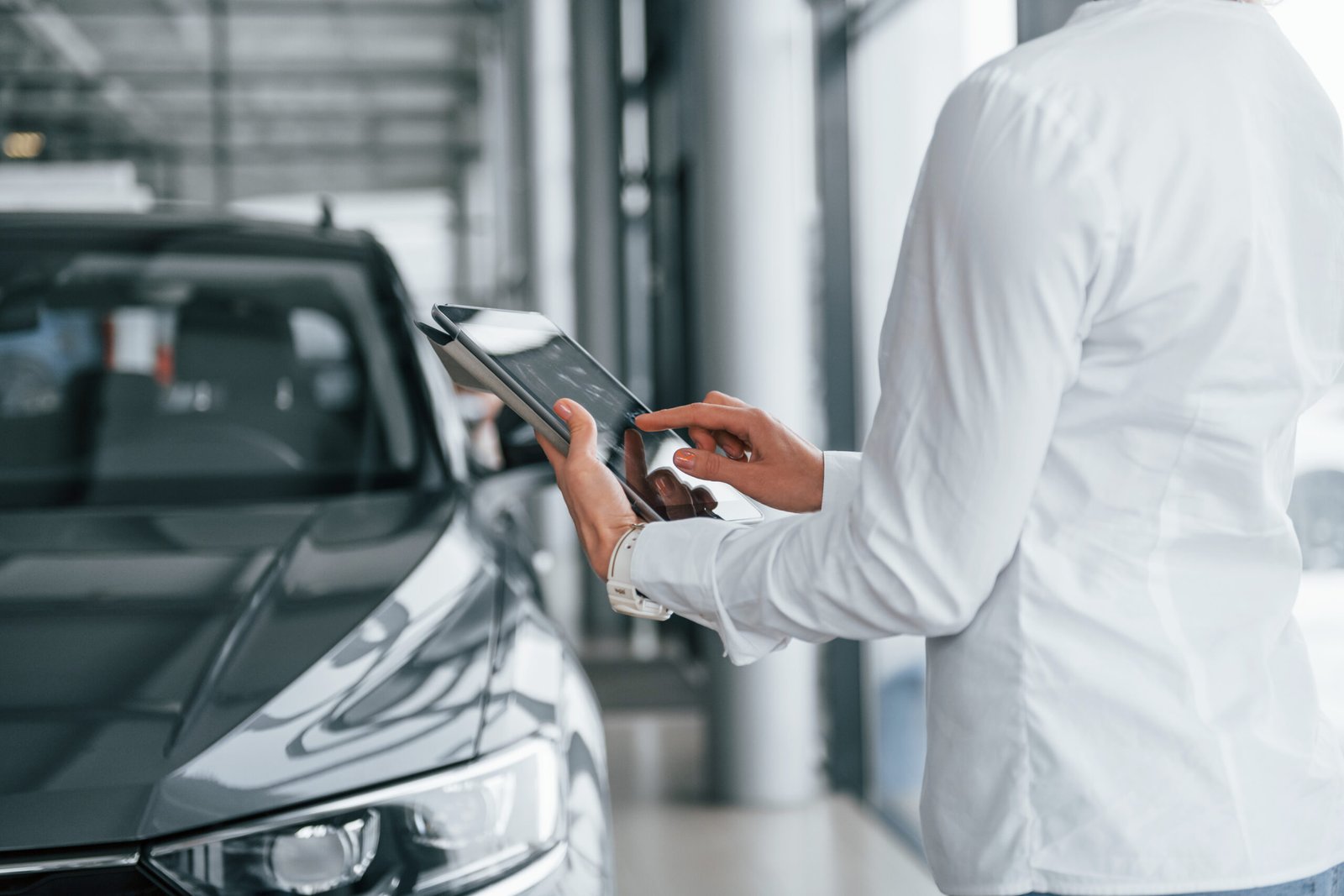 adult works with tablet near a car 2026 01 08 23 38 19 utc scaled